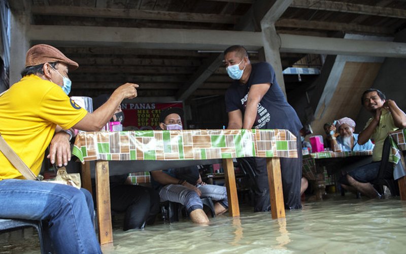 Lebih 7,000 mangsa banjir di Terengganu, Kelantan dipindahkan