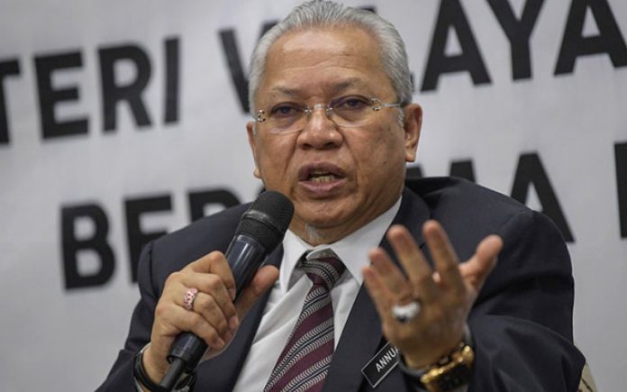 UMNO ‘pecah’ jika pemimpin terus jadi ‘jurubicara’ kerjasama dengan DAP dan Anwar, kata Annuar Musa