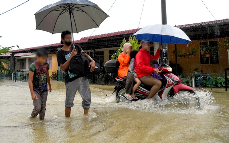 Mangsa banjir di Terengganu, Kelantan meningkat | Malaysia now