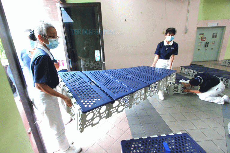 Tzu Chi procures 200 foldable beds for Miri Hospital 