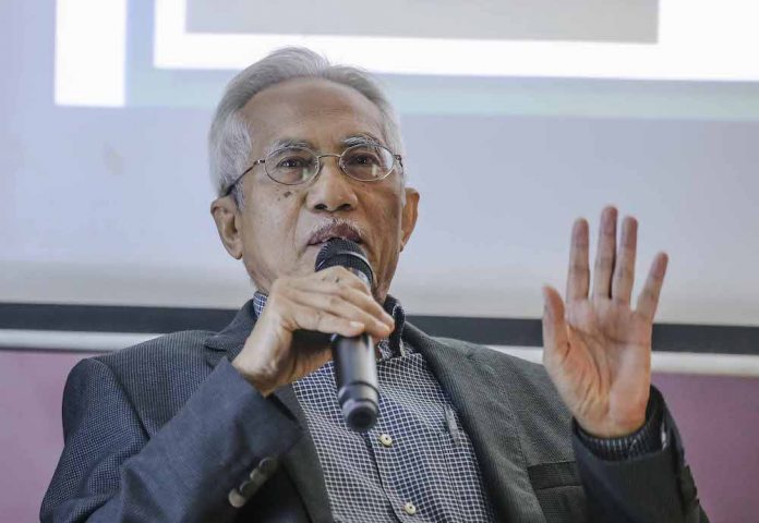Johor Youth Council accuses Kadir Jasin of insulting royal institution on Facebook, demands police action