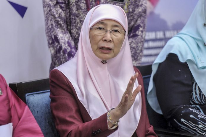 Rebutting Tommy Thomas’ claim, Dr Mahathir says Agong wanted him as interim PM and did not propose Dr Wan Azizah