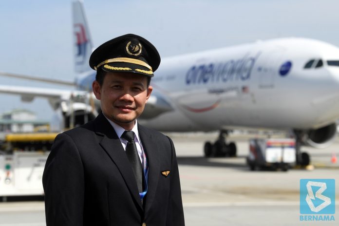 ‘It was the most nerve-racking hour of my career’, says pilot who flew vaccines to M’sia