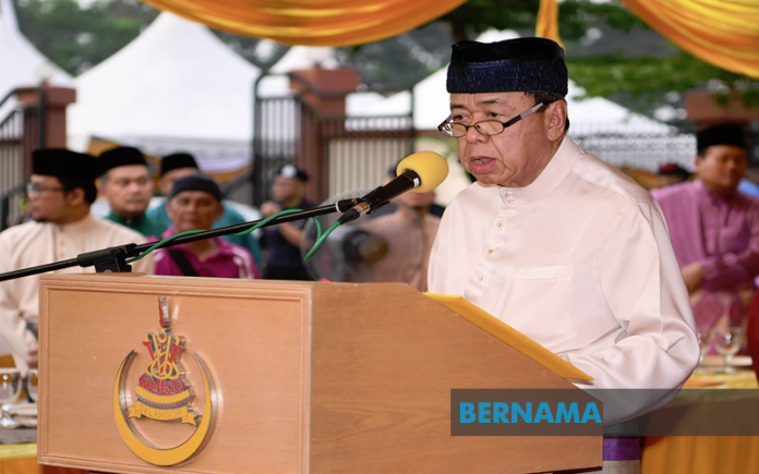 Vaccine: Sultan Selangor gives way to frontliners