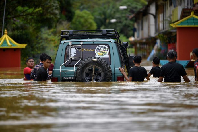 Sarawak floods: 755 evacuated in Kuching, Lundu, Samarahan