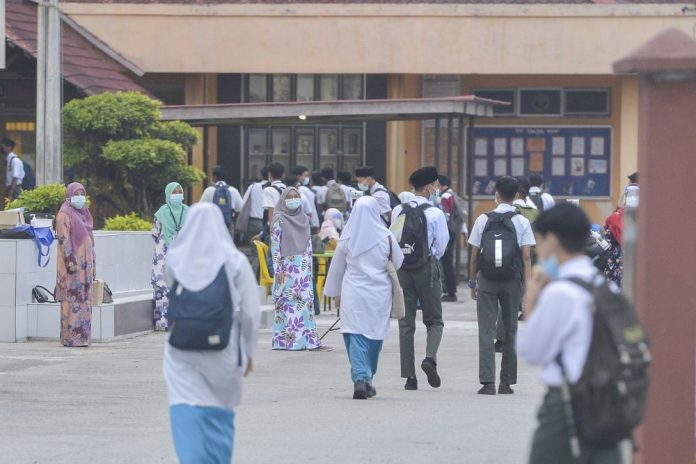 Poll shows 43.2pc Malaysians worried, only 23.8pc relieved over reopening of schools