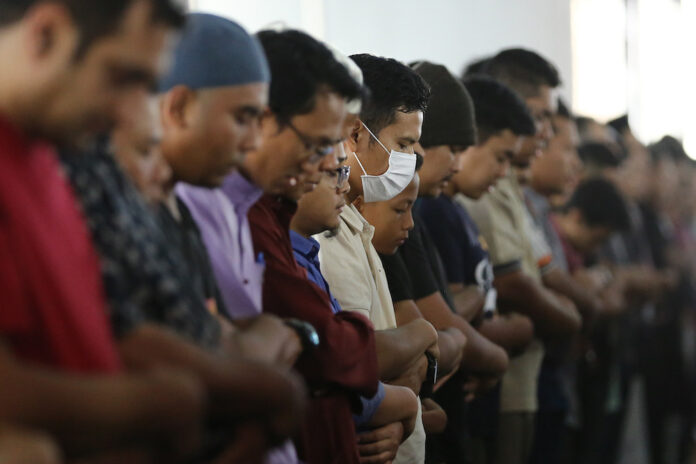 Johor allows Friday, obligatory prayers in eight districts at 1/3 capacity from tomorrow