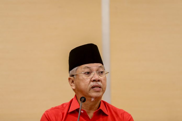 Come clean on decision to withdraw support for Bersatu, Annuar Musa tells Umno president