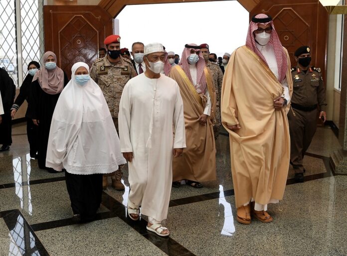 PM Muhyiddin arrives in Madinah