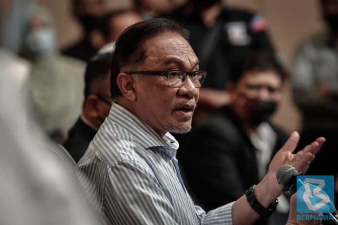 Despite PKR defections, Anwar insists he still has ‘adequate numbers’