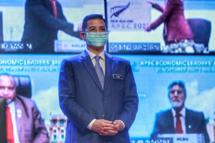 Azmin hints more MPs may desert Pakatan after Dr Xavier turns pro-Muhyiddin
