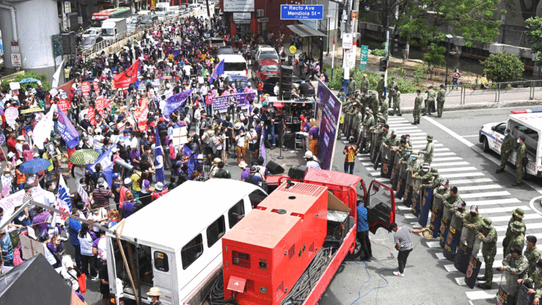 Philippine rights watchdog probes deadly anti-communist raids Philippine rights watchdog probes deadly anti-communist raids
