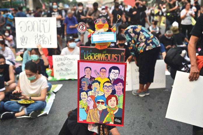 Thai protesters defy police and rally in Bangkok for royal reforms