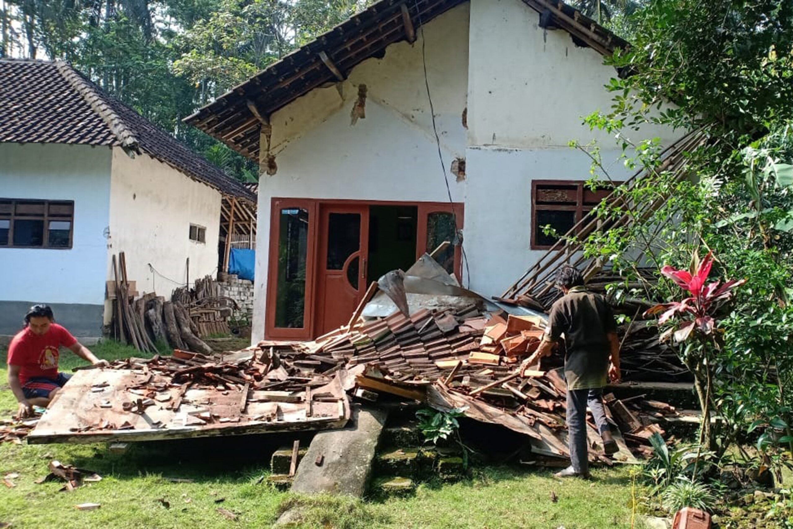 Seven killed after quake rocks Indonesia’s Java island