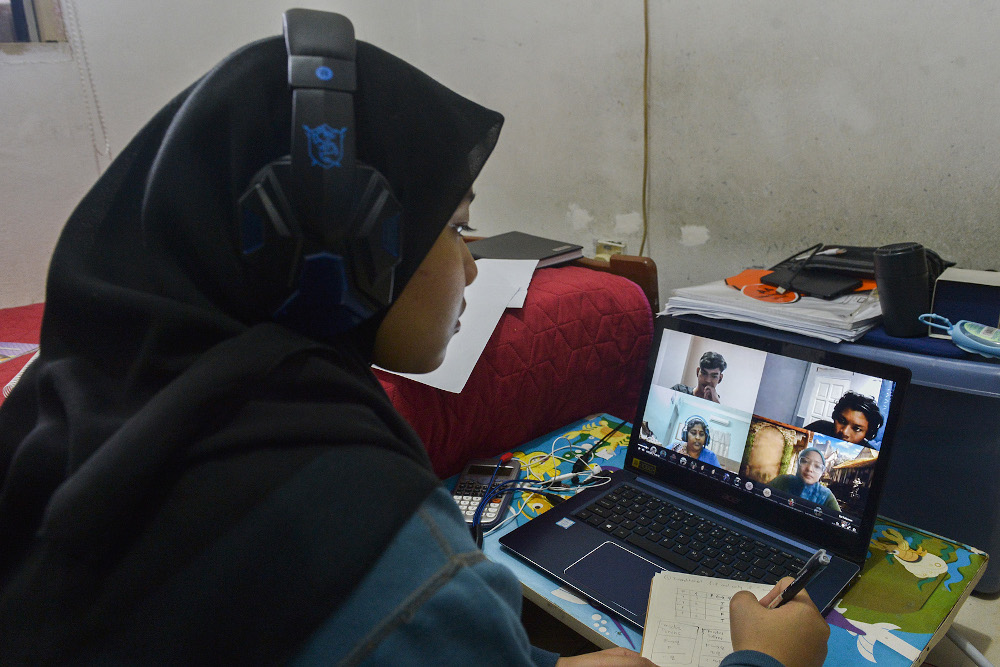 Education minister: School learning sessions to be held online for two weeks after Aidilfitri holidays