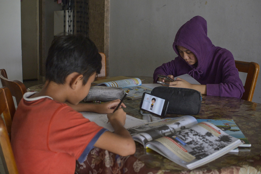 Putrajaya says 50,000 students to receive Cerdik devices by end-May 2021