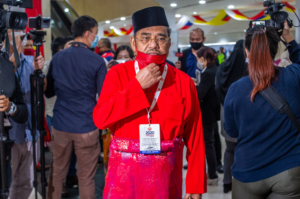 Report: All Umno ministers, deputy ministers and GLC chairmen to quit posts by August, says Tajuddin