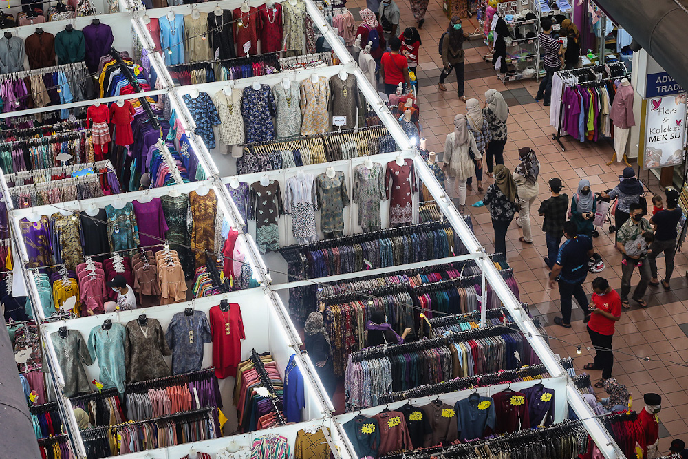 Ismail Sabri: Aidilfitri bazaars’ operation hours extended to 2am, Raya SOPs out next week