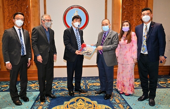 Hajiji meet investors keen on TAED, SOGIP