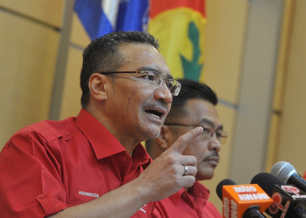 Hishammuddin calls for end to infighting in Umno
