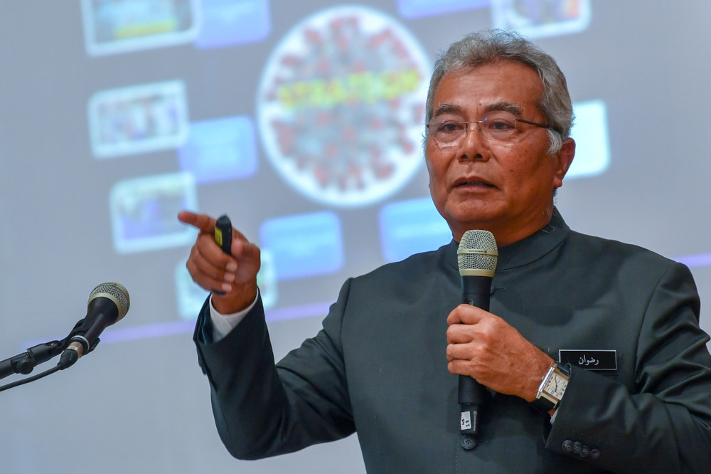 Enforcement officers should not rush into issuing compound notices, says minister