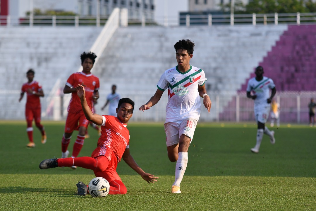 Hornbills soar to the top, Cats sink deeper