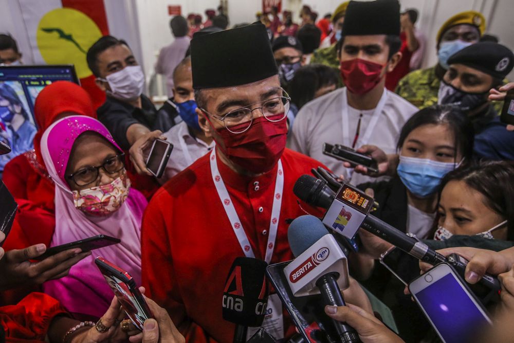 Amid rumours of leadership challenge, Hishammuddin urges Umno members to focus on party’s stability