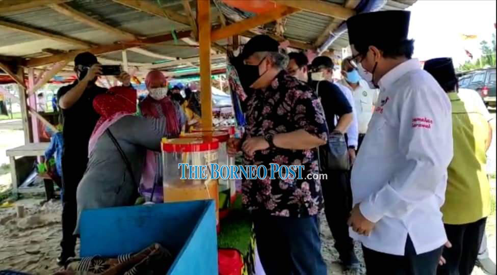 DCM admits forgetting to put face mask back on at food stalls, to pay compound