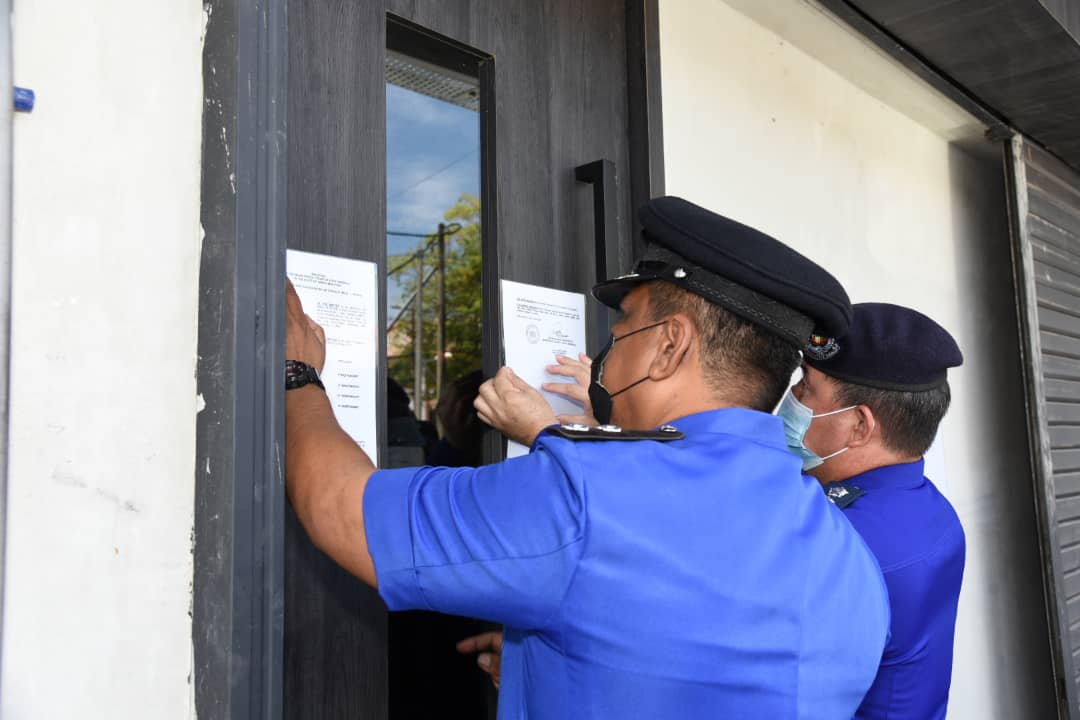 DBKK orders bar to close