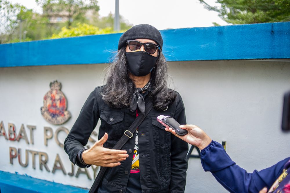 Lawyer: Fahmi Reza out this evening as magistrate gave just one-day remand in Spotify playlist probe