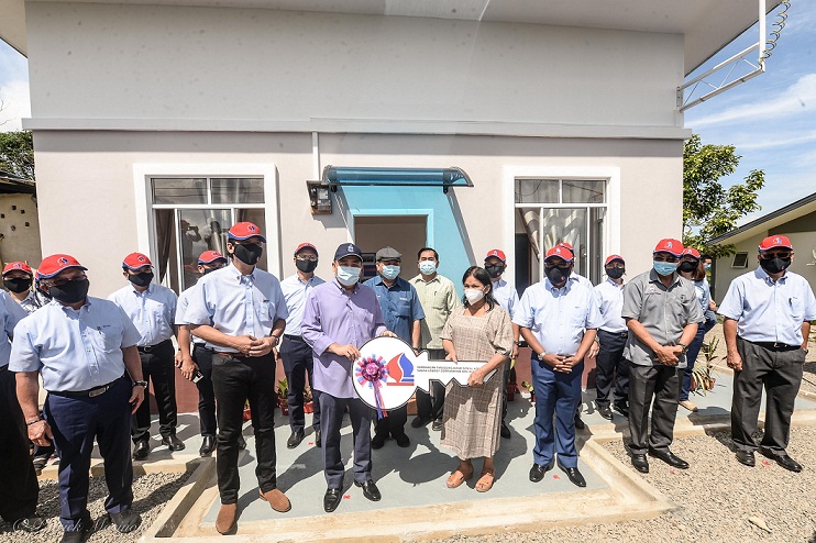 Single mother gets new house built in 45 days