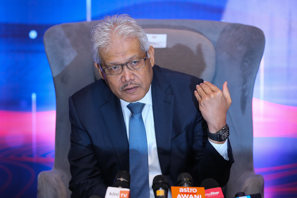 On Dr Mahathir’s refusal to join Perikatan due to ‘court cluster’, sec-gen Hamzah says the pact has open door policy