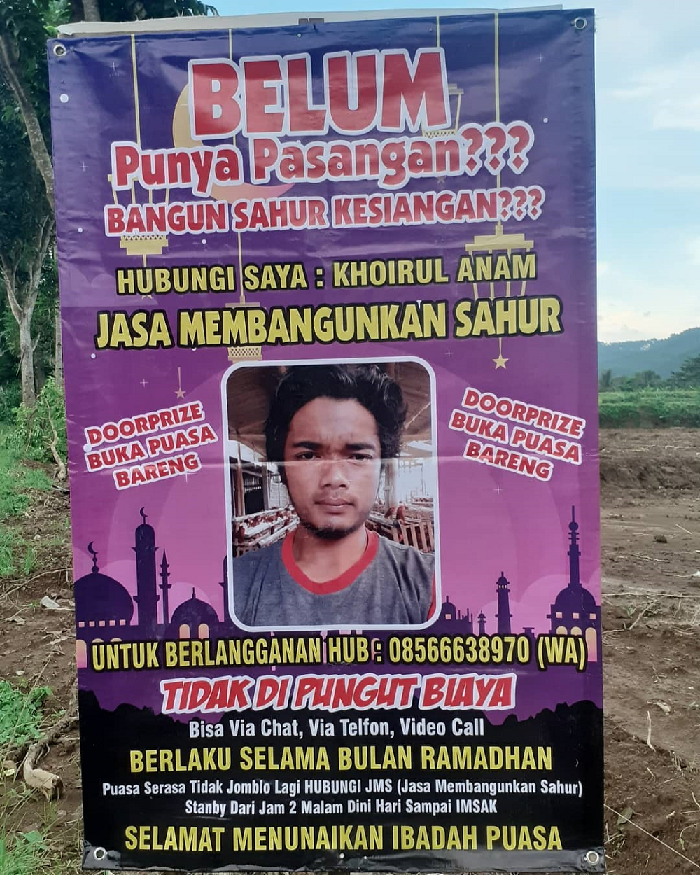 Indonesian man offers to call and wake single men up so they will not miss ‘sahur’ during Ramadan