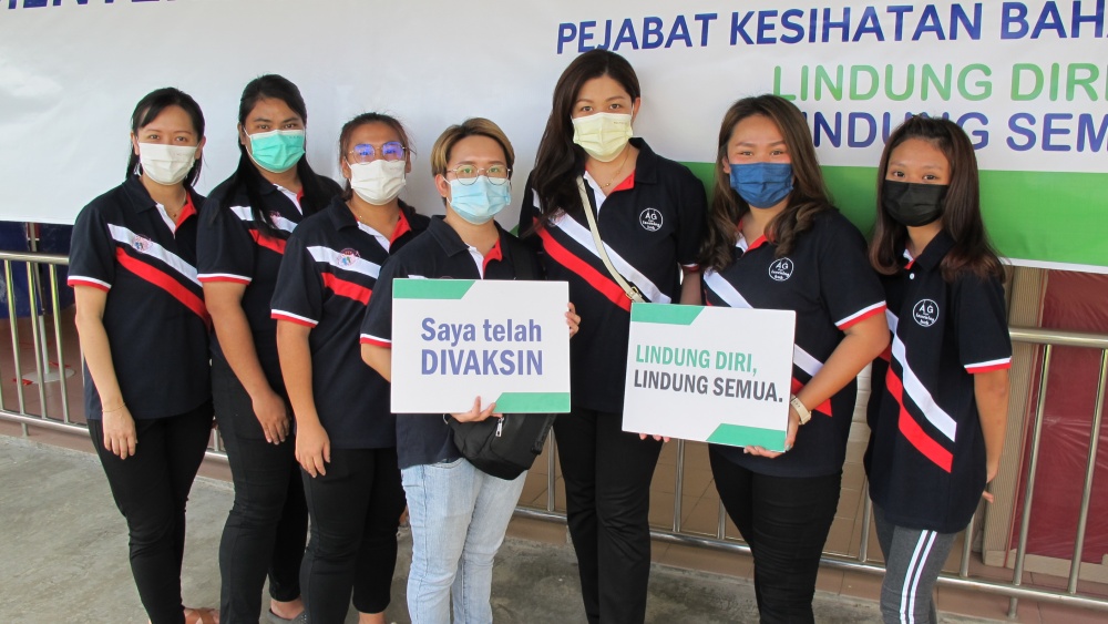 Some 1,000 frontliners receive first dose of Covid-19 vaccine