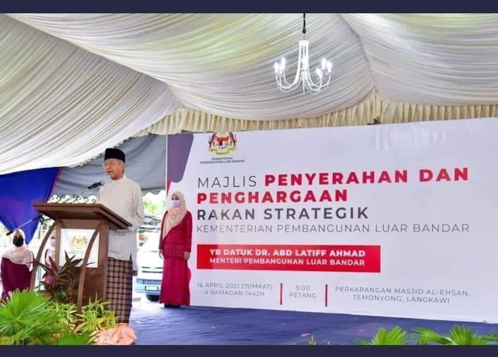 Aide denies Dr Mahathir backing Perikatan, says attended ministry’s event as Langkawi MP