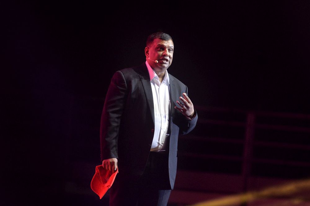 Tony Fernandes: AirAsia committed to settling 450,000 outstanding refunds (VIDEO)