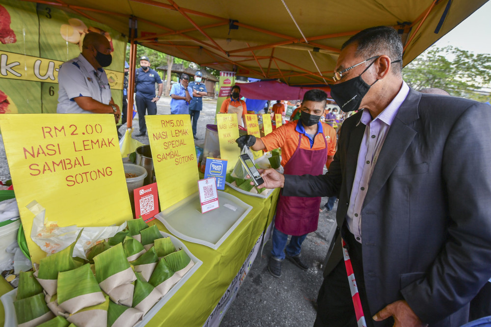 E-wallet among licensing requirements for market traders in Putrajaya, says deputy minister