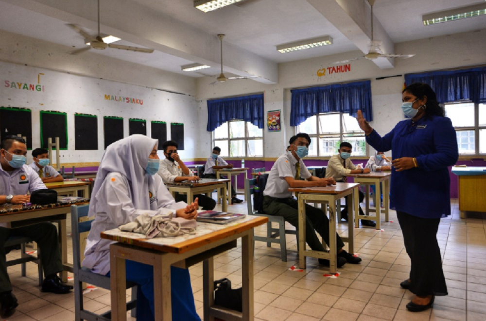 Health Ministry wants symptomatic teachers, students to be exempted from attending school, says minister