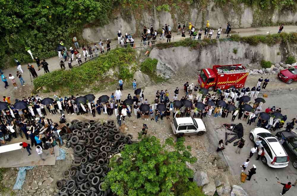 Taiwan mourns after worst train disaster in decades