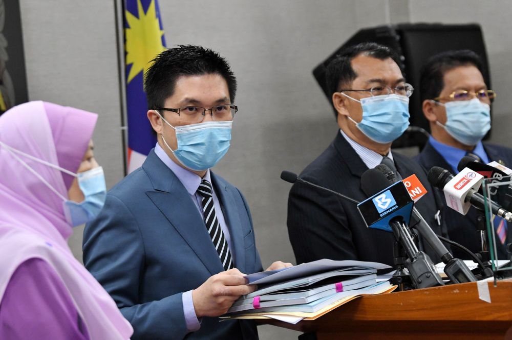 PAC chief asks law minister if he is trying to confuse the public