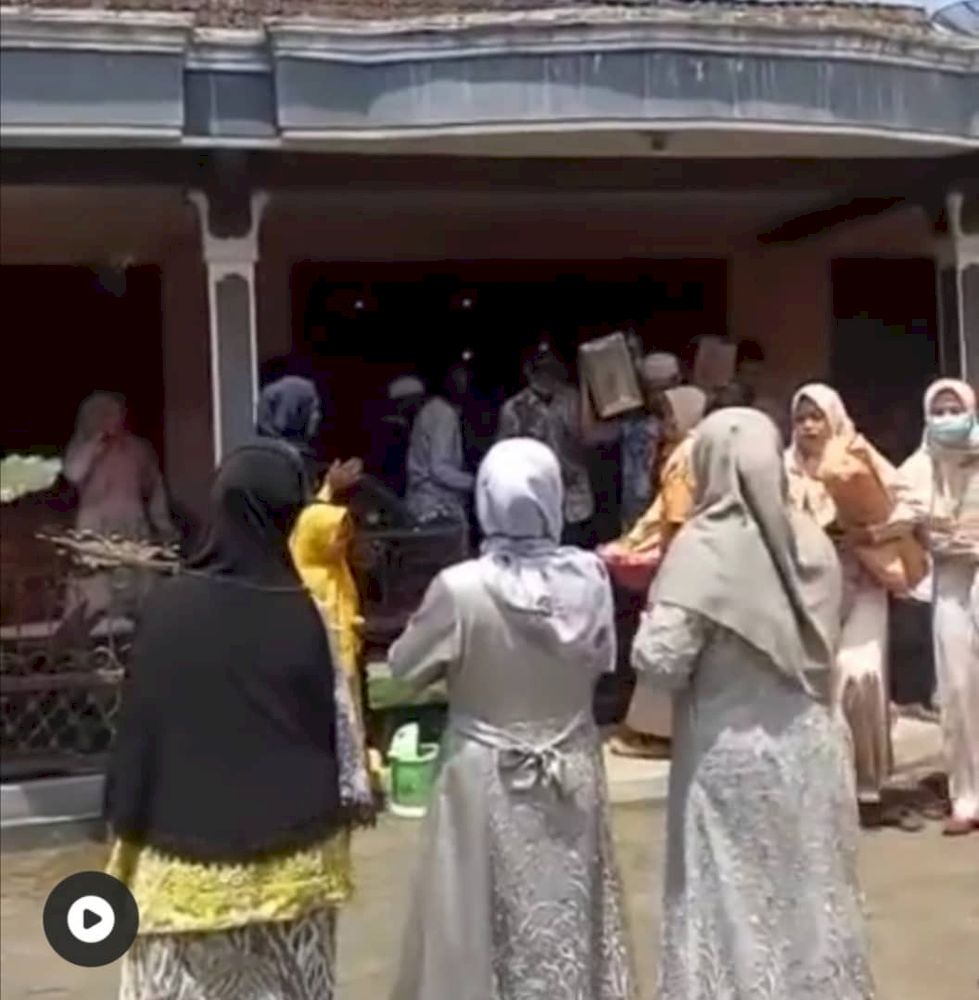 Indonesian man nearly marries the wrong woman after Google Maps leads him to wrong location