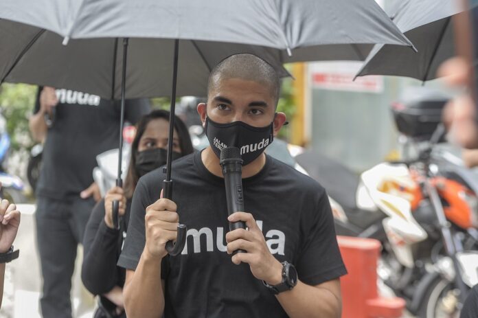 Syed Saddiq says meeting cops again, this time for tweet about Tajuddin unmasked under face shield