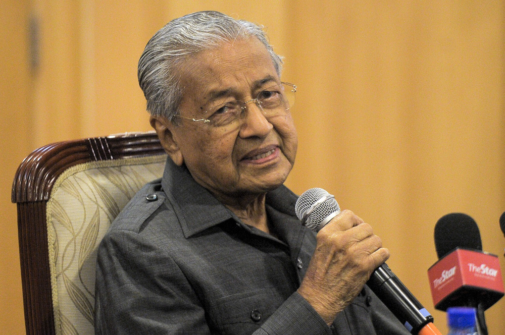 Report: Dr Mahathir claims Ku Li is ‘alone’ in Umno, and that’s why cooperation failed