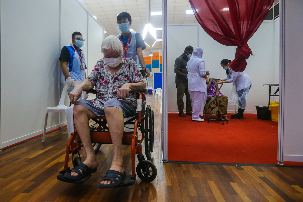 No ‘walk-ins’ allowed at vaccination centres, says Kelantan Health Director