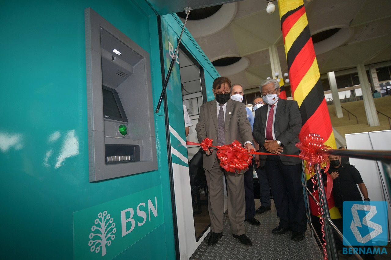 Abang Johari launches mobile banking services