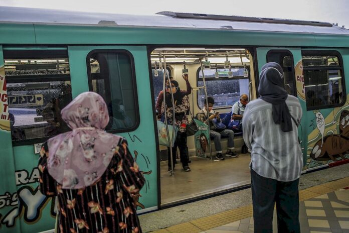Operator urges some LRT Kelana Jaya, MRT riders to test for Covid-19 after two report infection
