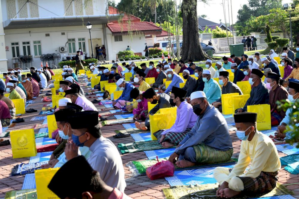 Perlis holds Aidilfitri prayer in open area to reduce Covid risks