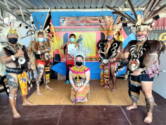 No to Ryzal’s apology for insulting Iban traditional costume – Dayak groups