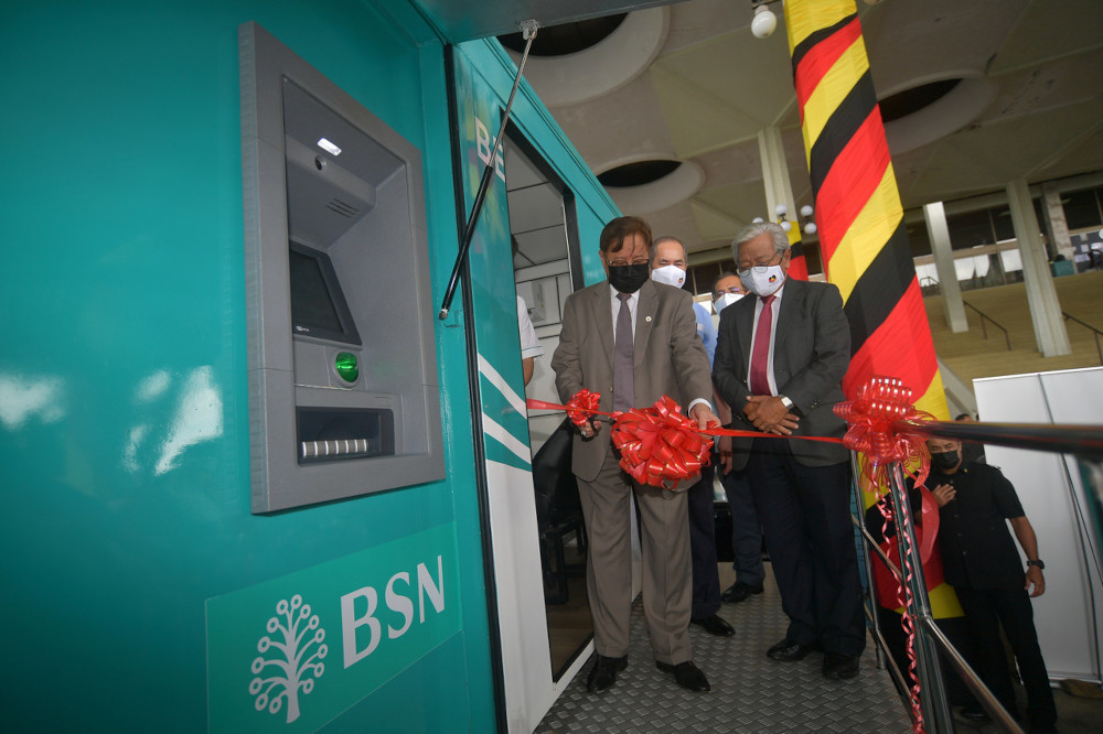 Sarawak chief minister launches mobile banking services