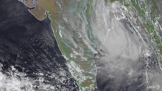 Hundreds of thousands take shelter as new cyclone bears down on India